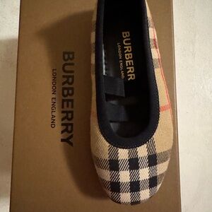 Burberry like new size 23, used once for one specific!